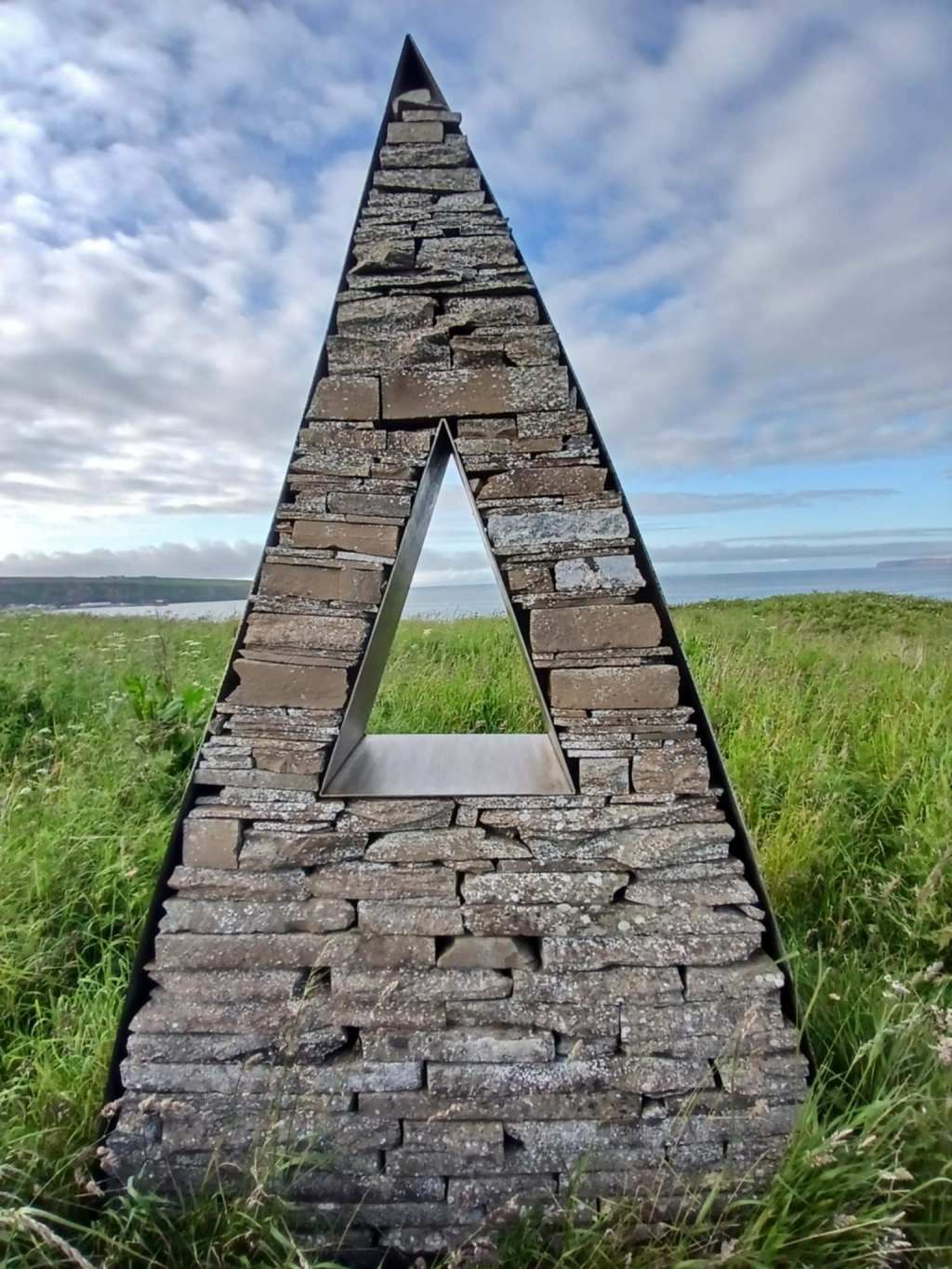 SEAGULLS AND STANDING STONES, BISHOPS AND BUTTER, BAGPIPES AND BULLETS: THE NORSE IN CAITHNESS&nbsp;MEMORY